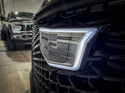 Used 2026 Cadillac Escalade Platinum Sport w/ LPO, ONYX Package AWD/4WD image 8