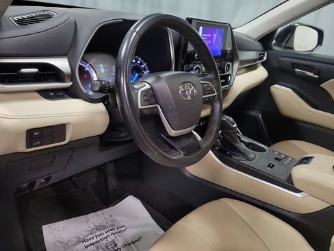 Used 2023 Toyota Highlander XLE AWD/4WD image 17