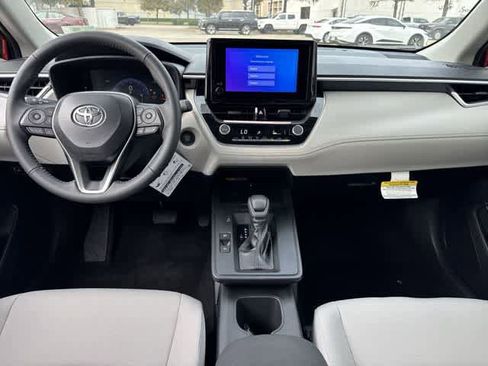 Used 2026 Toyota Corolla Cross LE w/ Moonroof Package image 18