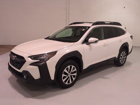 Certified 2023 Subaru Outback Premium AWD/4WD image 6