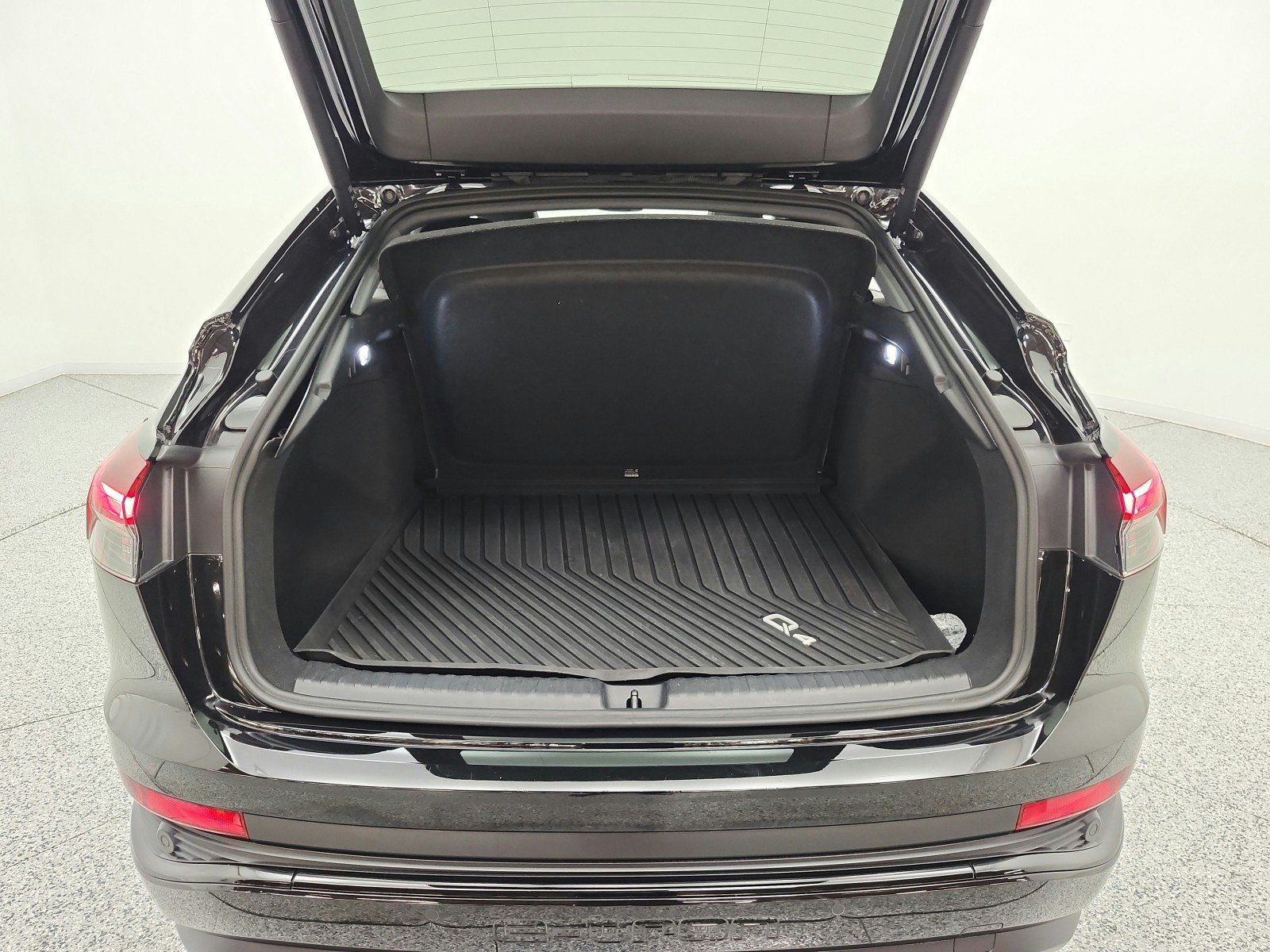 Used 2023 Audi Q4 e-tron Prestige w/ Black Optic Package AWD/4WD image 19