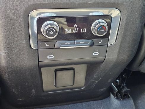 Used 2023 GMC Yukon SLT w/ SLT Premium Package AWD/4WD image 19
