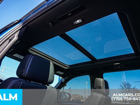 Used 2025 Chevrolet Suburban High Country AWD/4WD image 37