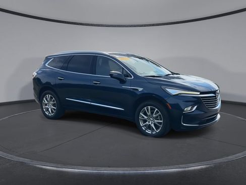 Used 2023 Buick Enclave Essence w/ Experience Buick Package FWD image 2