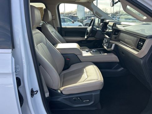 Used 2024 Ford Expedition Limited image 24