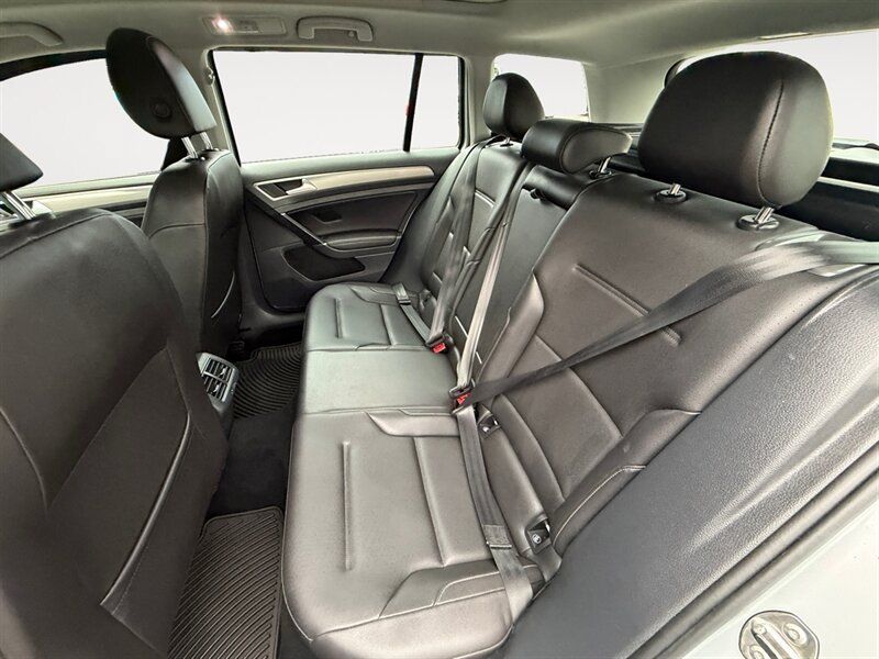 Used 2015 Volkswagen Golf TDI SE FWD image 14