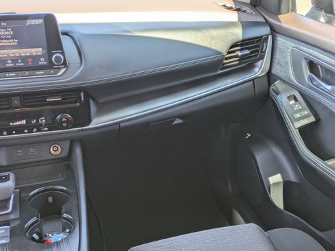 Used 2021 Nissan Rogue SV FWD image 18