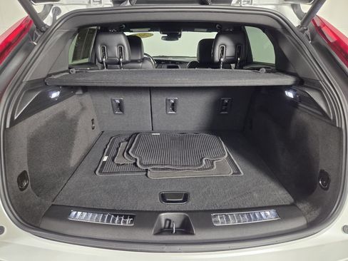 Used 2023 Cadillac XT4 Premium Luxury FWD image 29