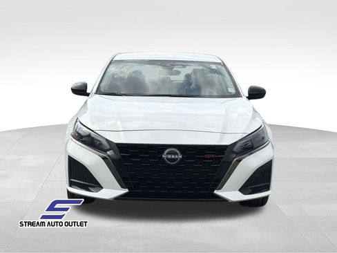 Used 2024 Nissan Altima 2.5 SR FWD image 2