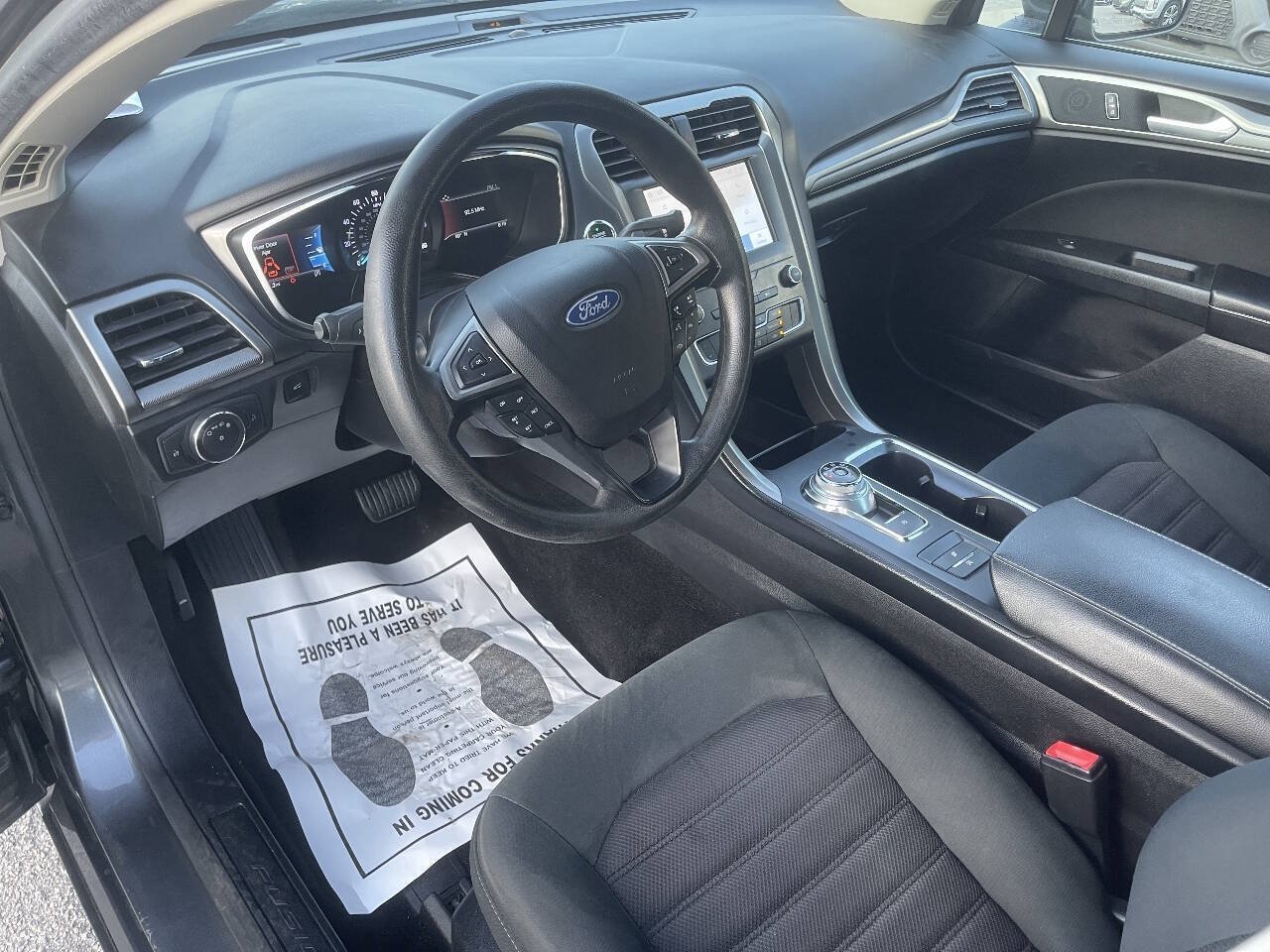Used 2020 Ford Fusion SE FWD image 12