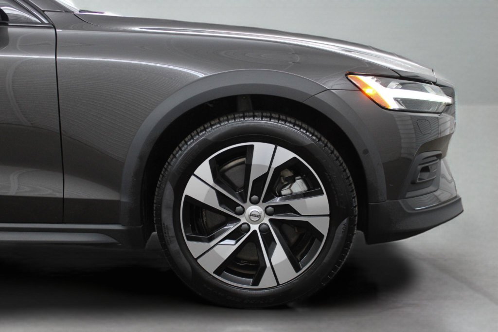 Certified 2023 Volvo V60 B5 Cross Country Plus w/ Climate Package AWD/4WD image 14