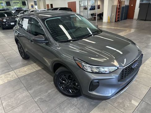Used 2023 Ford Escape Active w/ Tech Pack #1 AWD/4WD image 10