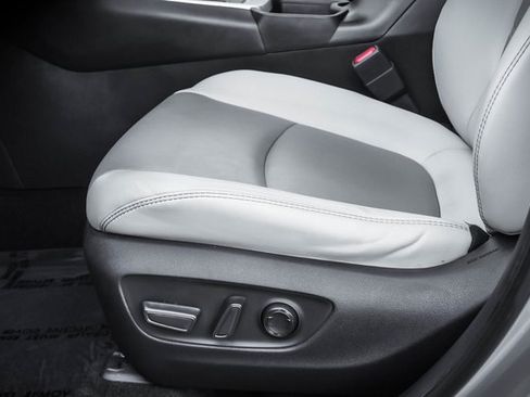 Used 2021 Toyota RAV4 XLE Premium image 11