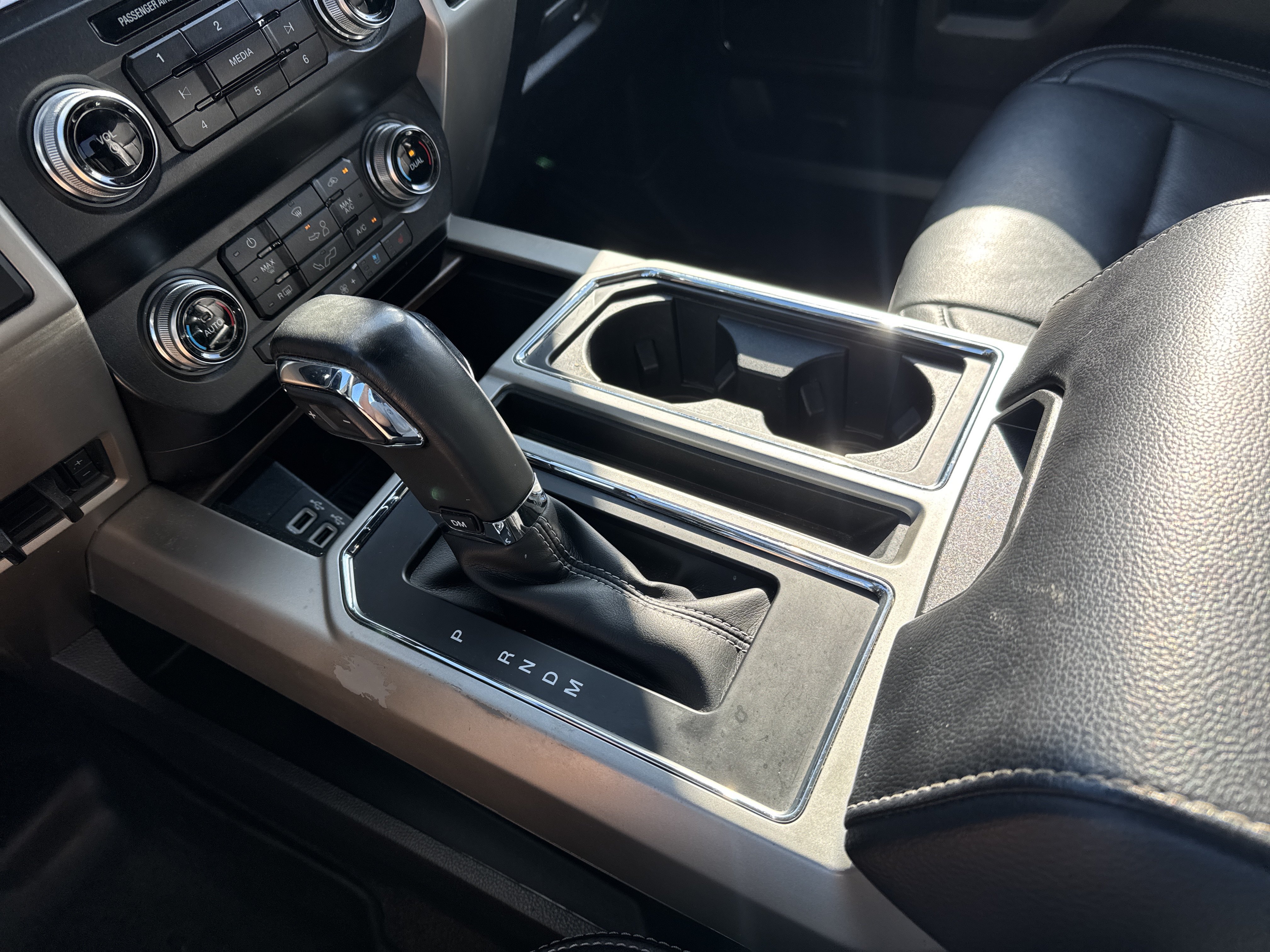 Used 2019 Ford F150 Lariat w/ Equipment Group 502A Luxury AWD/4WD image 35