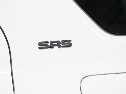 New 2026 Toyota 4Runner SR5 AWD/4WD image 11