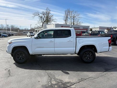 Used 2023 Toyota Tacoma SR5 w/ Technology Package image 26