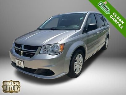Used 2018 Dodge Grand Caravan SE w/ UConnect Hands-Free Group