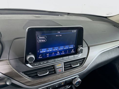 Used 2025 Nissan Altima 2.5 SV image 19