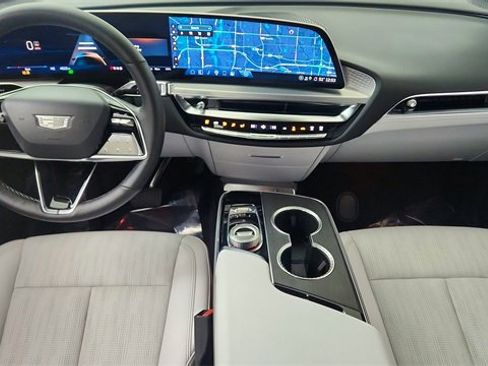 Used 2025 Cadillac Lyriq Sport image 36
