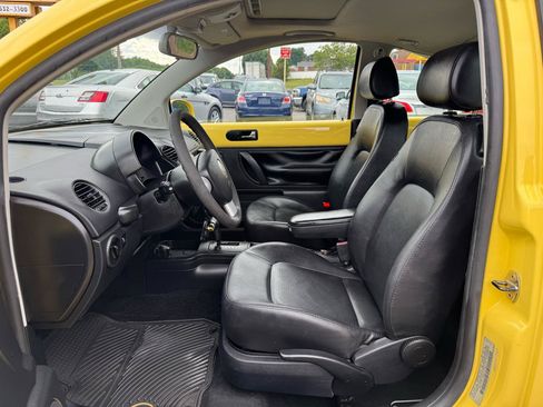 Used 2007 Volkswagen Beetle Coupe w/ Package 1 FWD image 10