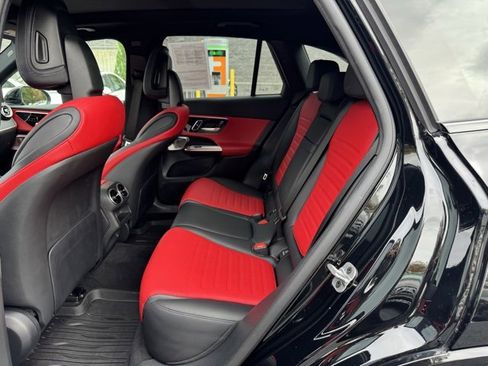 Used 2025 Mercedes-Benz GLC 300 4MATIC image 13