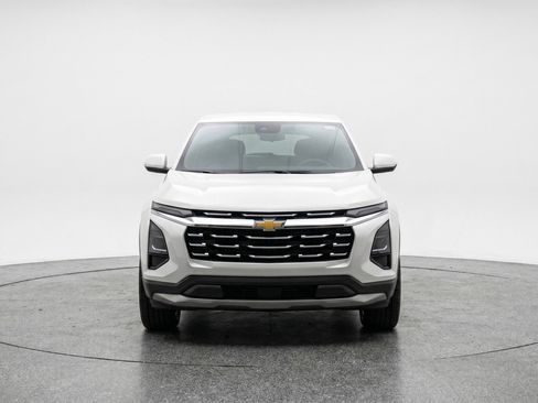 Used 2025 Chevrolet Equinox LT image 2