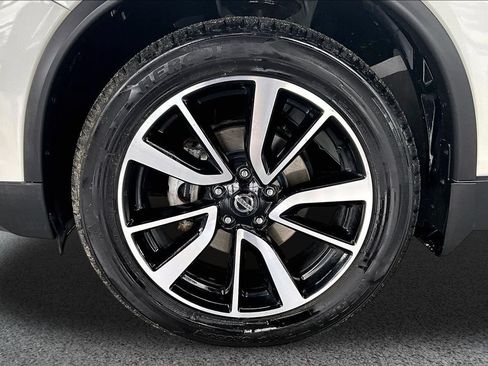 Used 2018 Nissan Rogue SL AWD/4WD image 36