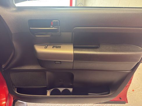 Used 2013 Toyota Tundra 4x4 CrewMax image 21