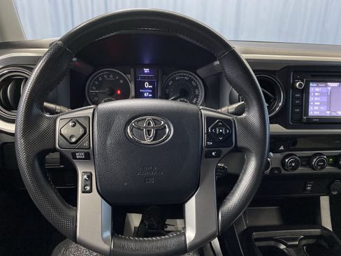 Used 2017 Toyota Tacoma 4x4 Access Cab image 19