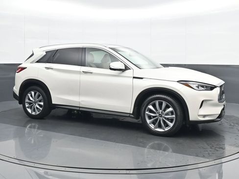 Used 2022 INFINITI QX50 Essential image 8