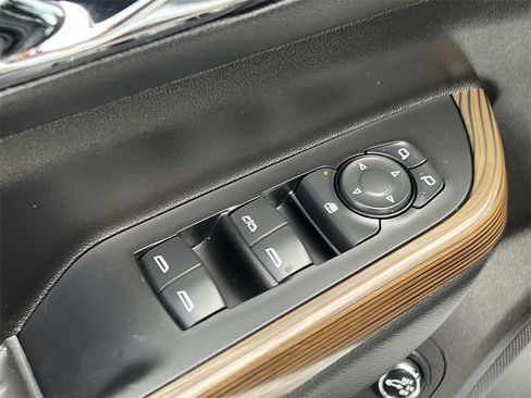 Used 2023 GMC Acadia SLE w/ Driver Convenience Package image 16