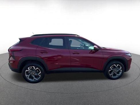 Used 2025 Chevrolet Trax LT FWD image 16