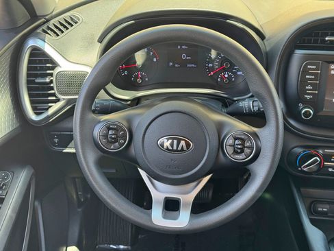 Used 2020 Kia Soul LX FWD image 18