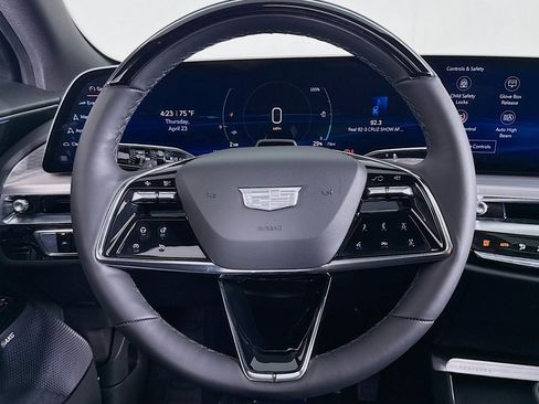 Used 2025 Cadillac Lyriq Luxury w/ LPO, Floor Liner Package AWD/4WD image 18