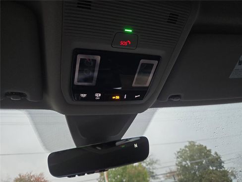 Certified 2025 Volkswagen Atlas SE image 21