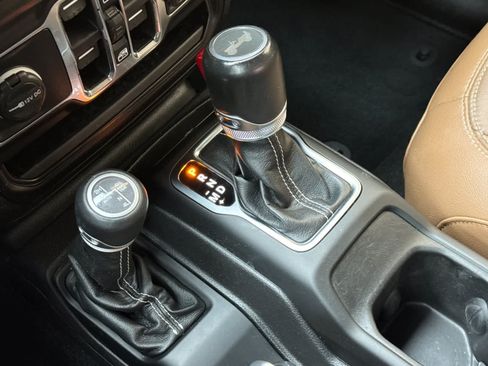 Used 2022 Jeep Wrangler Unlimited Sahara AWD/4WD image 21