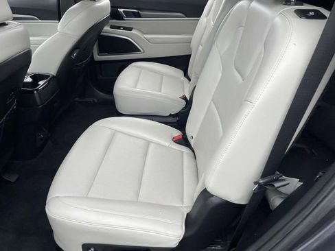 Used 2022 Kia Telluride S image 16
