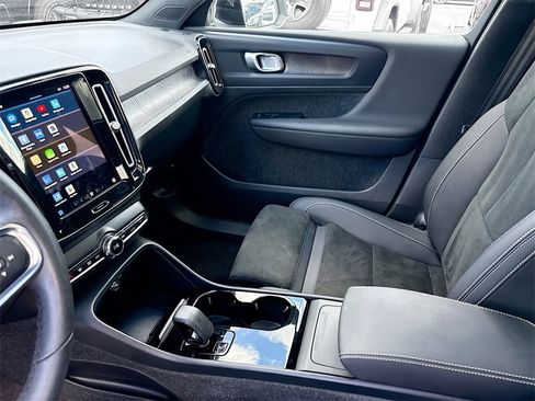 Used 2023 Volvo XC40 Recharge Plus image 26