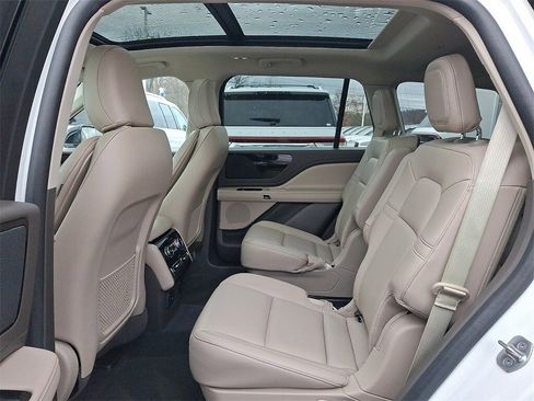 Certified 2023 Lincoln Aviator AWD w/ Premium Package image 11