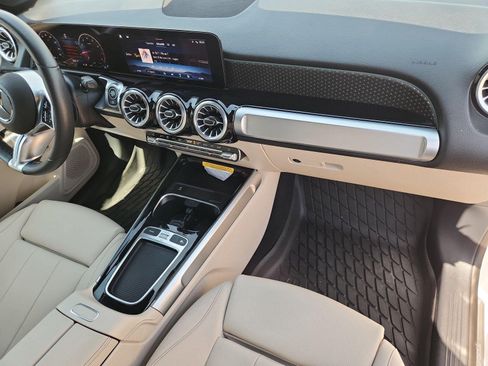 Used 2025 Mercedes-Benz GLB 250 image 18