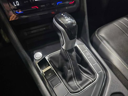 Used 2023 Volkswagen Tiguan SE w/ Panoramic Sunroof Package FWD image 30
