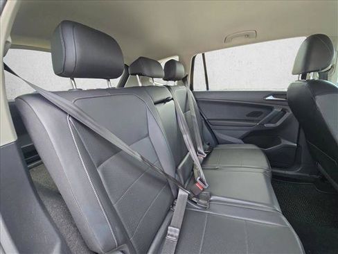 Used 2018 Volkswagen Tiguan SEL AWD/4WD image 18