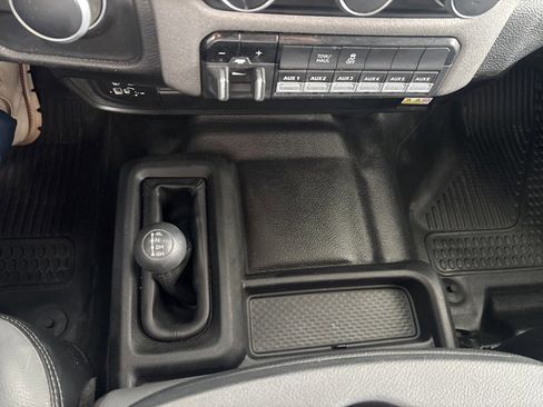 Used 2022 RAM 2500 Tradesman w/ Chrome Appearance Group image 19