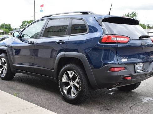 Used 2018 Jeep Cherokee Trailhawk w/ Cold Weather Group AWD/4WD image 15