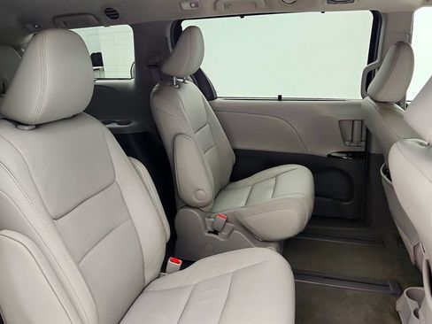 Used 2017 Toyota Sienna XLE Premium AWD/4WD image 24