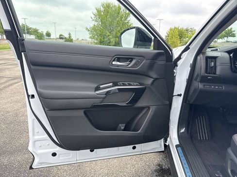 New 2026 Nissan Pathfinder Platinum AWD/4WD image 29