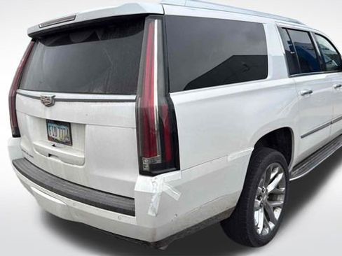 Used 2017 Cadillac Escalade ESV Luxury AWD/4WD image 2