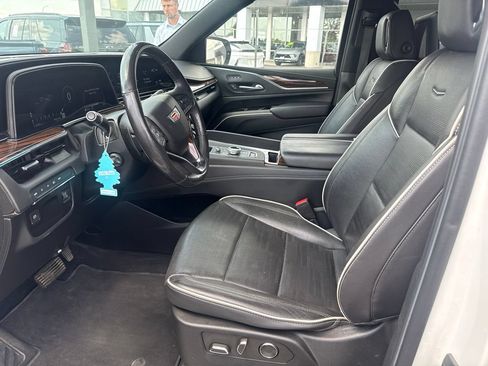 Used 2021 Cadillac Escalade ESV Premium Luxury w/ LPO, Illumination Package AWD/4WD image 5