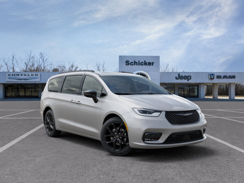 New 2026 Chrysler Pacifica Limited w/ S Appearance Package FWD image 35