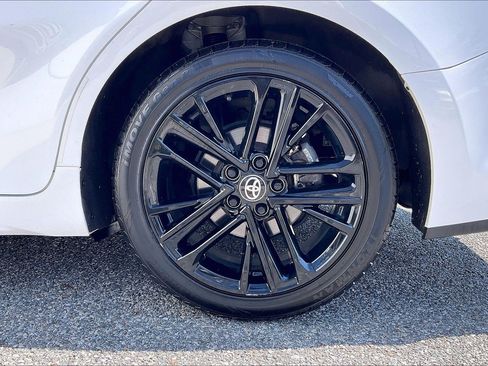 Used 2025 Toyota Camry SE FWD image 11